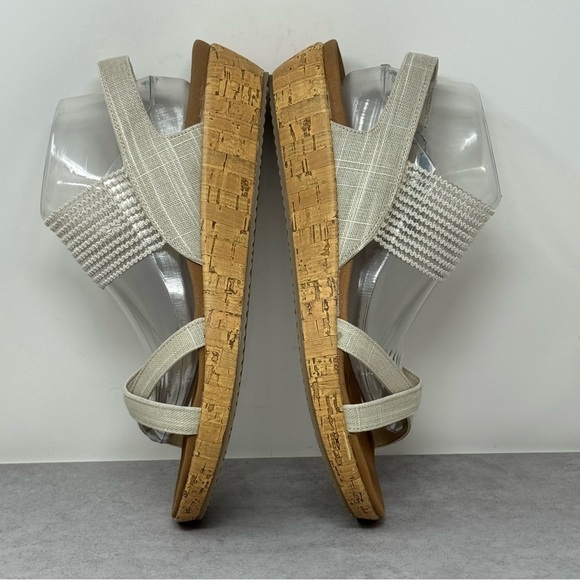 Skechers Beige Beverlee High Tea Sandals w/Comfortable Footbed Size 11 - Picture 9 of 11